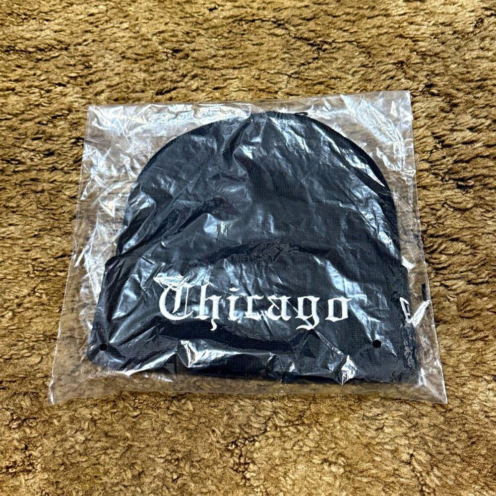 Supreme New Era Shop Beanie Chicago Black/White Brand New